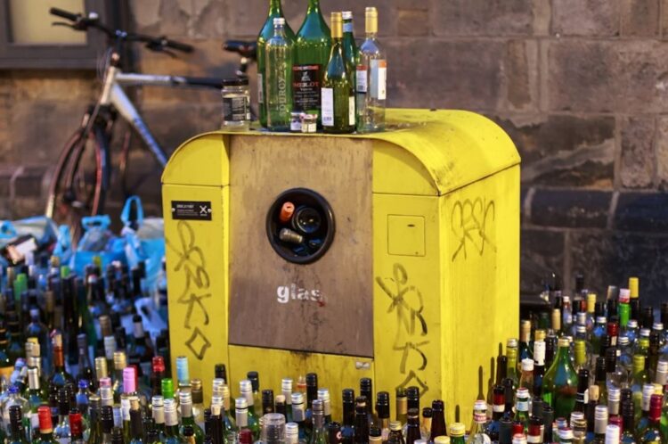 Statiegeld op wijnflessen: gooi ze vanaf deze datum niet meer in de glasbak!