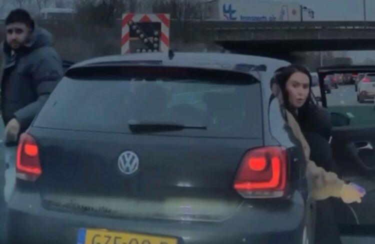 Bestuurders in VW Polo zijn woest omdat ze ‘niet genoeg ruimte’ krijgen bij het ritsen