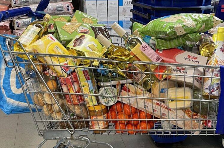 Pinnen niet mogelijk: Klant laat boodschappen staan en loopt weg – “Ben ik degene die fout zit?”