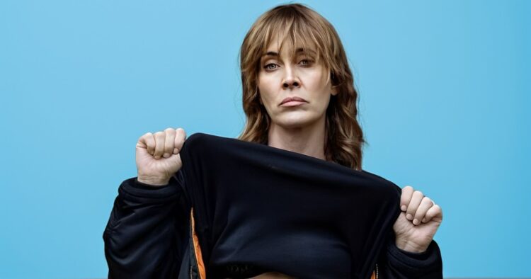 ZIEN: Anouk showt haar afgetraind lichaam en iedereen heeft weer zijn mening klaar