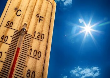 WEERALARM: Zo warm gaat het worden van het weekend. ‘Trek alle zomerkleding maar uit de kast’