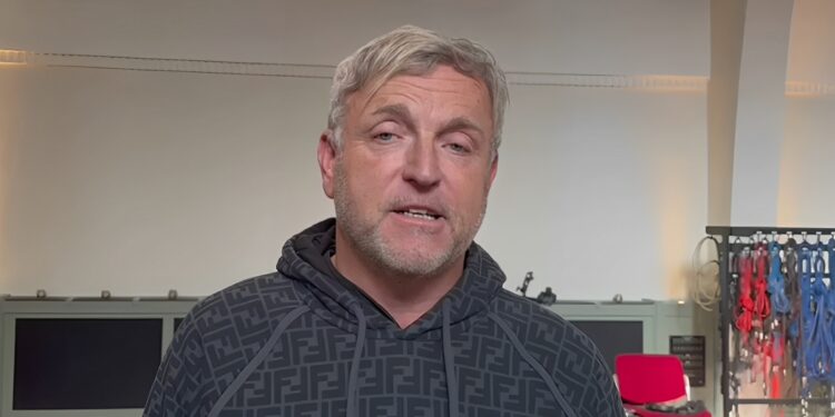 Schokkend nieuws: “Gordon van balkon gesprongen”