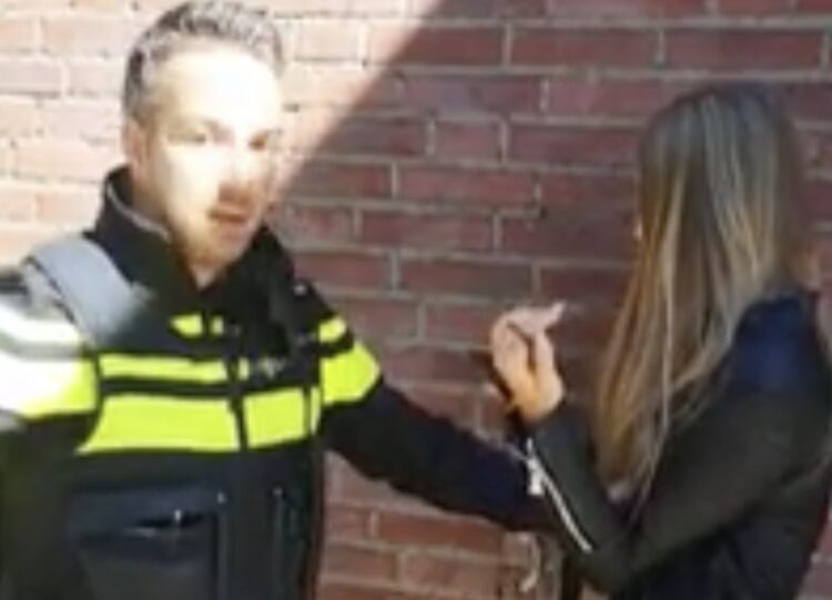 Agent maakt korte metten met irritant pubermeisje dat niet mee wil werken