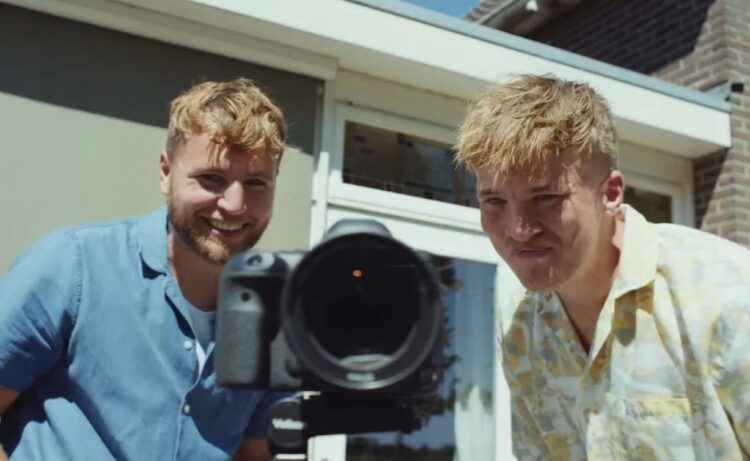 Freek vraagt Snelle om hun nummer De Overkant te blijven zingen: ‘Dat pakken ze me niet meer af’