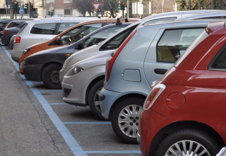 Enorme kosten dreigen voor oudere auto’s door aangepaste wegenbelasting