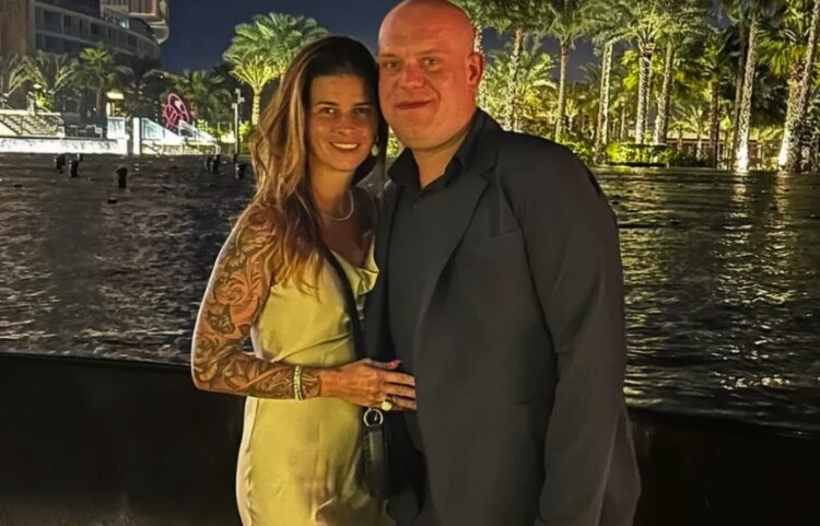 Michael van Gerwen laat er geen gras over groeien: ‘Intiem gespot met deze vrouw’