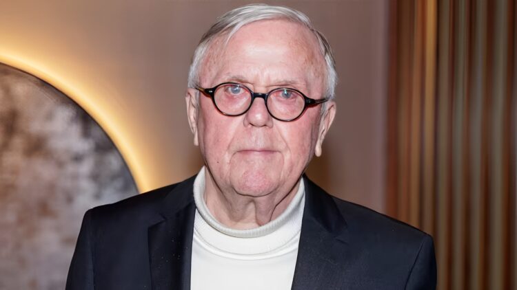 Harry Mens (78) heeft een nieuwe jonge vriendin en dat is een hele bekende