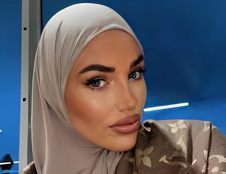 Jorney weigert om nog langer geen hoofddoek te dragen en legt uit waarom