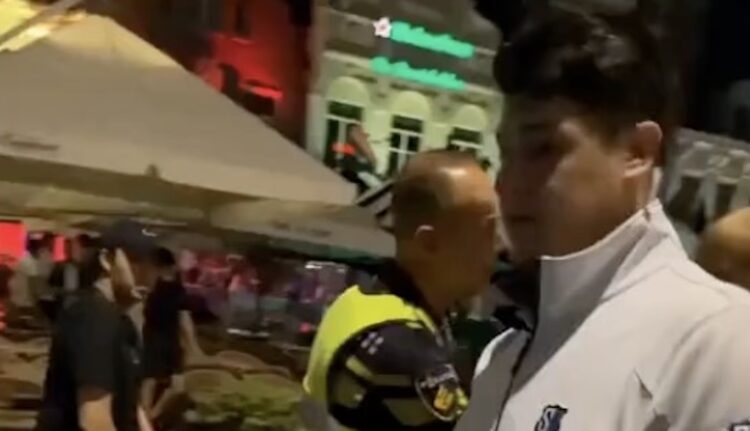 Politieagent laat zien hoe je jeugd aanpakt die niet meewerkt en een grote mond heeft