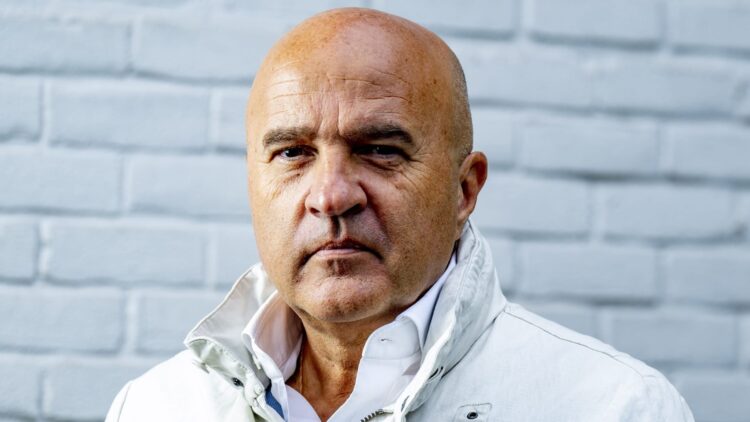 Aangifte tegen John van den Heuvel: “Dit kan het einde betekenen”