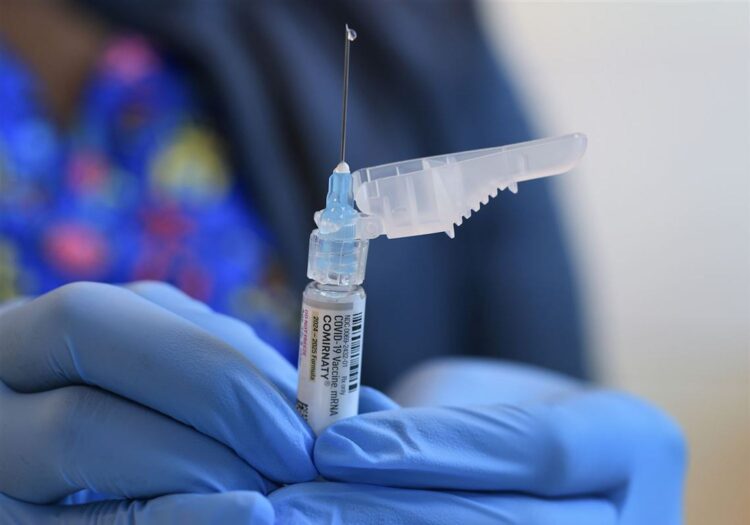 Nieuwe golf door schokkende COVID-variant ‘Nimbus’: dit symptoom klinkt angstaanjagender dan ooit