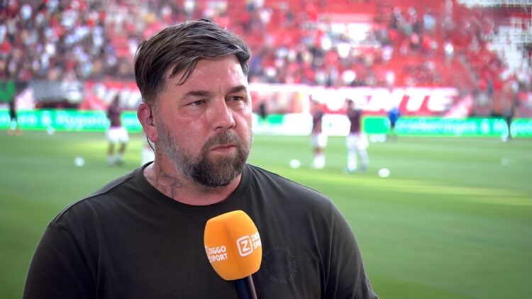 Theo Janssen op heterdaad betrapt in kleedkamer met jonge blondine: “Broek op zijn enkels”