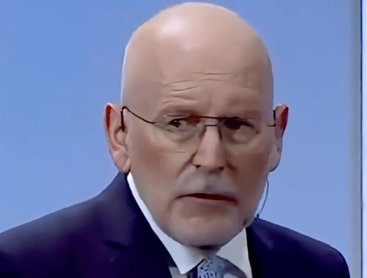 Woedende Frans Timmermans verliest zijn zelfbeheersing en begint te schreeuwen: “Wat heeft die man gebruikt?”