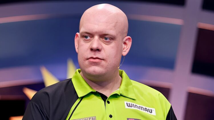 Michael van Gerwen laat er geen gras over groeien: ‘Intiem gespot met deze vrouw’