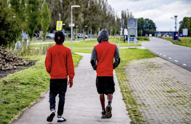 Asielbroers weigeren sociale huurwoning en worden meteen keihard aangepakt