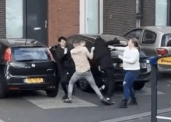 Man is er klaar mee dat zijn vriendin lastig wordt gevallen door asielzoekers