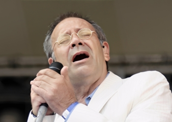 Belinda Meuldijk deelt voor het eerst haar verdriet én een laatste lied voor Rob de Nijs