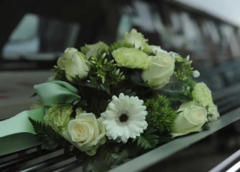 Een uitvaart vooraf regelen: meer grip op je afscheid