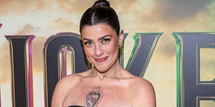 Schokkende details: Relatie Esmée van Kampen voorbij net na de geboorte van dochtertje Izza