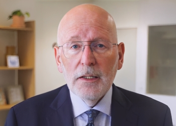 Frans Timmermans voelt zich keihard gepakt door Wilfred Genee: “Naaistreek”