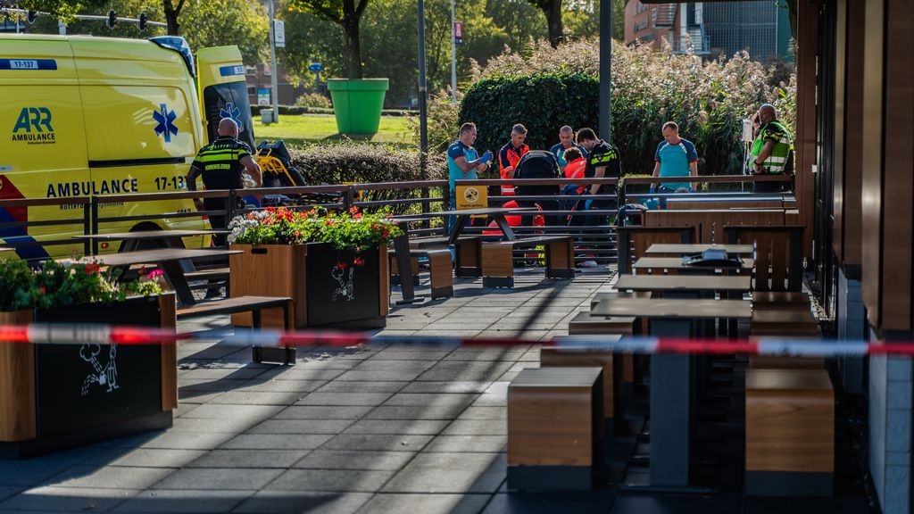 Bizarre wending: Biologische moeder van doodgeschoten Jerryson (15) klaagt politie aan