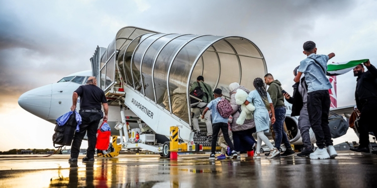 80 Syriërs keren vrijwillig terug naar Syrië en krijgen dit absurd bedrag per persoon mee