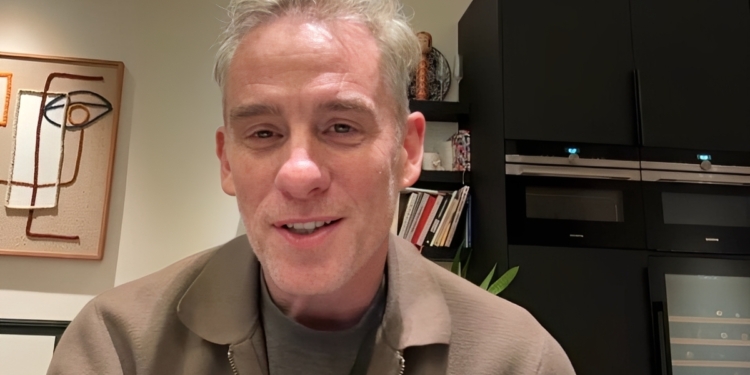 Aha: dit is dus de echte reden waarom Art Rooijakkers weg is gegaan bij Nieuws van de Dag