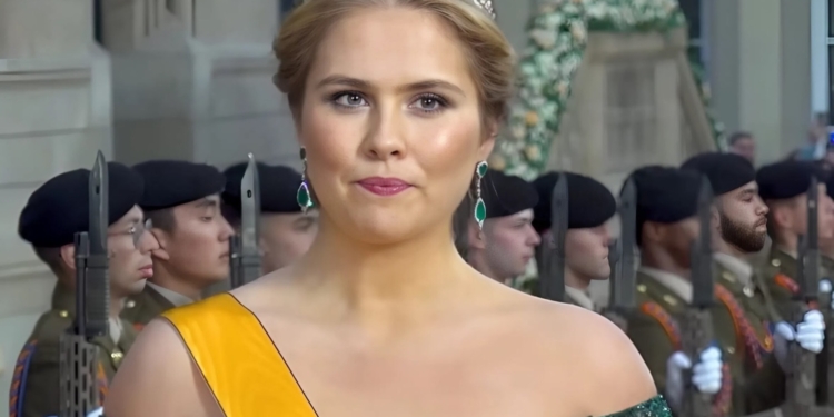 Ophef op extreem prijskaartje jurk Amalia – “Dit staat mijlenver van het gewone volk”