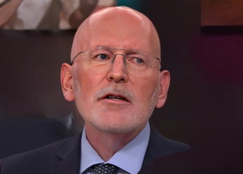 Heftig: Frans Timmermans belaagd en uitgescholden