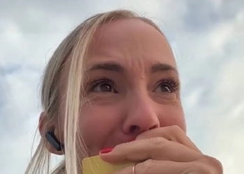 Romy heeft voor het eerst acht uur gewerkt en dat is haar heel zwaar bevallen