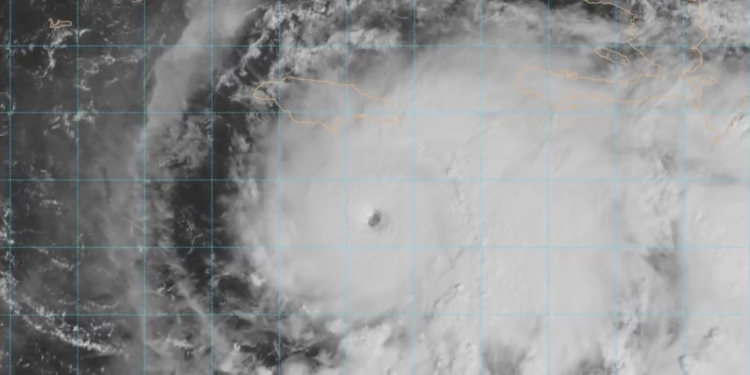 Weerdiensten slaan alarm en houden hun adem in voor orkaan Melissa
