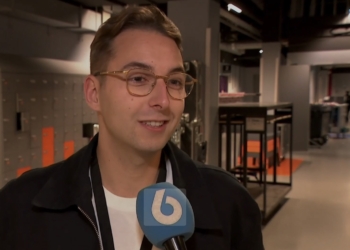 Christiaan Bauer kan emoties niet langer verbergen: “Het doet gewoon pijn”