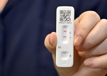 Dit is het symptoom dat aangeeft dat je corona hebt en niet “gewoon een griepje”