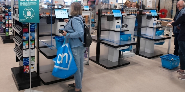 Klanten slaan alarm: wat er nu bij de zelfscan kassa gebeurt, gaat te ver