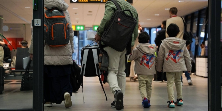 Nederlanders verbolgen: zoveel krijgen Syriërs mee door verhoogde remigratiesteun