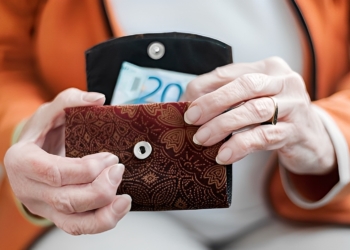 Deze groepen worden hard geraakt door dalende zorgtoeslag in 2026: “Financiële klap dreigt”