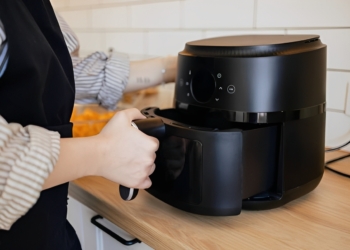 Arts legt uit waarom ze haar airfryer heeft weggegooid