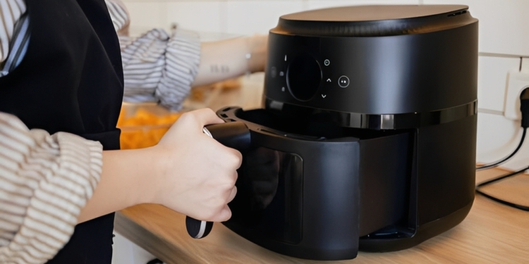 Arts legt uit waarom ze haar airfryer heeft weggegooid