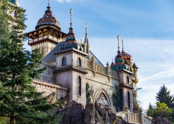 Efteling gooit prijzen in 2026 omhoog: dit bizarre bedrag ga je betalen!