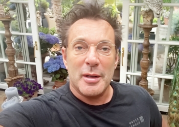 Internet ontploft door nieuwe look Gerard Joling: “Totaal onherkenbaar”