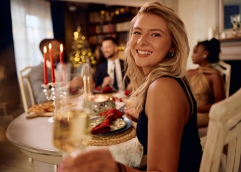 Kim (39): “Ik vraag 75 euro per persoon voor mijn kerstdiner, ik wil er wel een beetje aan verdienen”