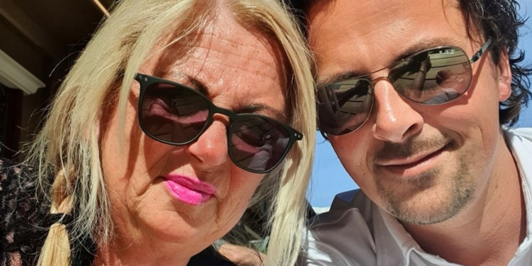 Monique Hansler controleert Mike’s telefoon: ‘Stuurt appjes namens hem’