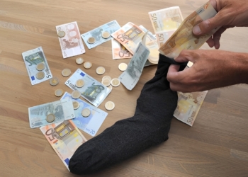 Banken waarschuwen: zorg dat je direct zóveel contant geld in huis haalt