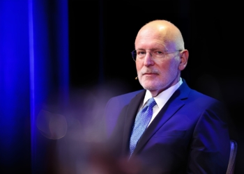 ‘Beerput verder open: Ernstige beschuldigingen richting Frans Timmermans door Europarlementariër’