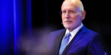 ‘Beerput verder open: Ernstige beschuldigingen richting Frans Timmermans door Europarlementariër’