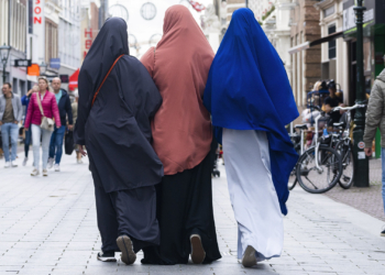Steeds meer jonge moslims willen Nederland verlaten om deze zorgwekkende reden