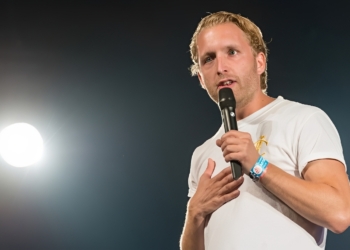 UITGELEKT: ‘Peter Pannekoek gebruikte lachband tijdens oudejaarsconference’