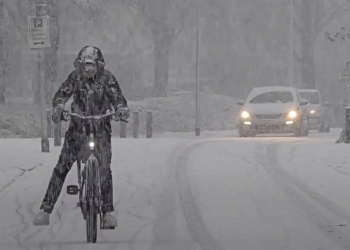 KNMI geeft code oranje waarschuwing voor deze drie provincies: het wordt verraderlijk glad