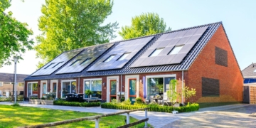 ‘Kabinet deelt genadeklap uit aan iedereen met zonnepanelen – Duurder uit dan zonder’