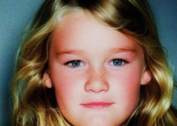 Vrouw ontdekt jasje van vermiste dochter op garageverkoop van buren